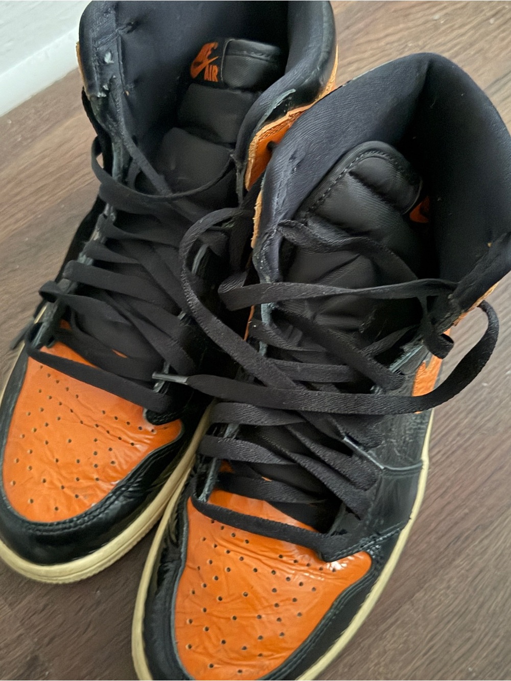 Jordan Retro 1 shiny Orange and Black Inner Shoe Tag - Jumpman Label - Picture 6 of 7